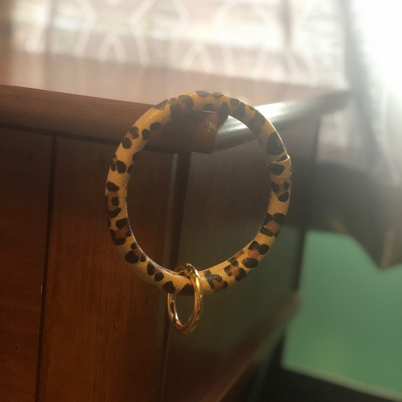 1 LEFT! Leopard print keychain 🐆 - Picture 2 of 2